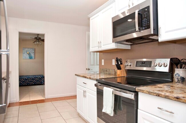 Kitchen - 458 SE Doat St
