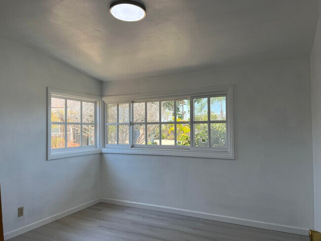 Building Photo - 11162 Wasco Rd