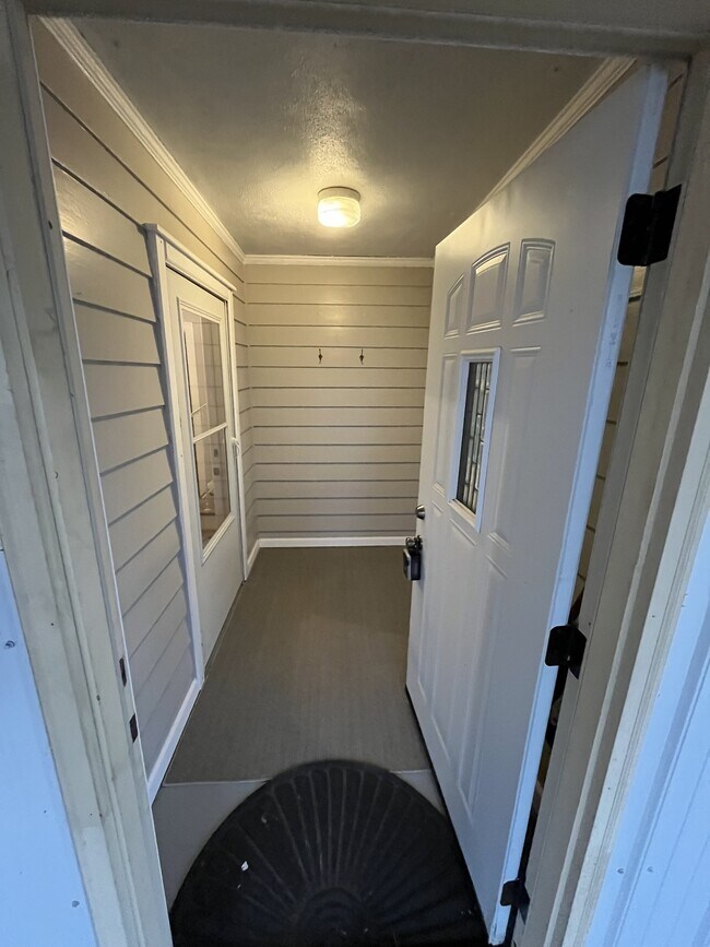 Foto del edificio - 1910 Hst W 10th St