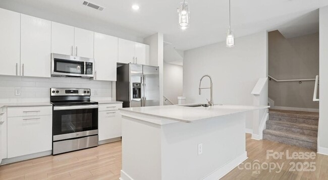 Building Photo - 4010 Waiting St