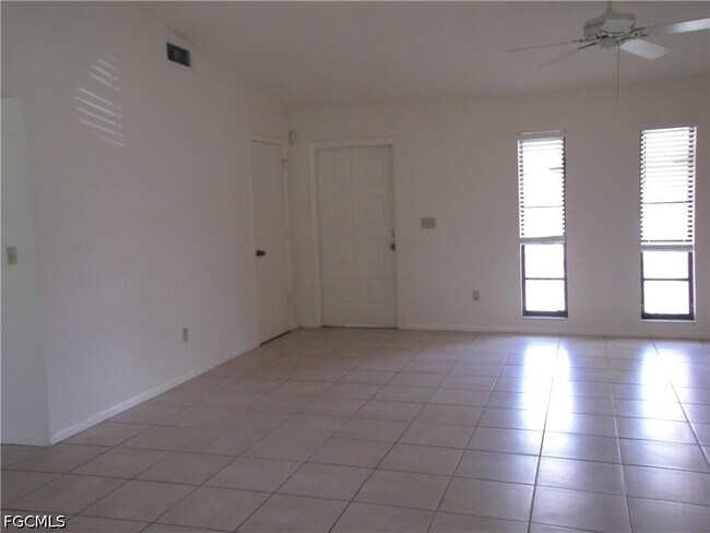 Foto del edificio - 111 Doveside Ln