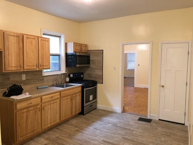 Foto del edificio - 358 Forrest St