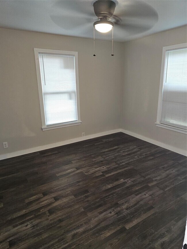 Building Photo - 5224 Mansfield Rd