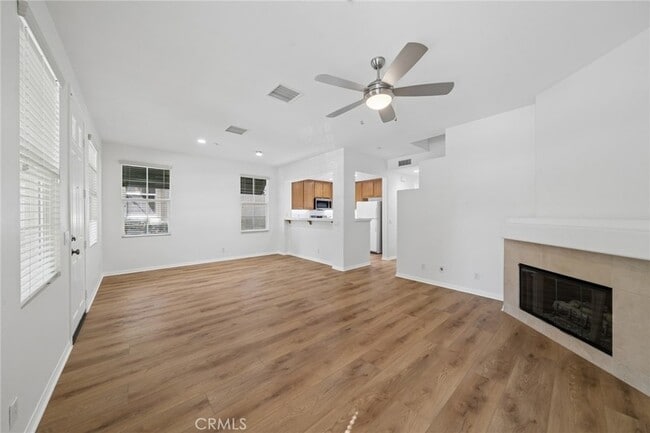 Building Photo - 215 Dewdrop