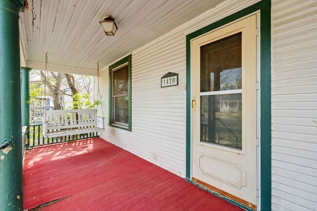 Building Photo - Big 2 bedroom 1 bath House