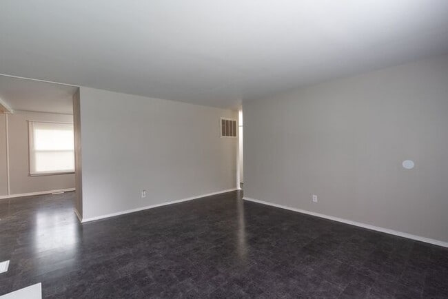 Building Photo - 6218 E Hampton Dr