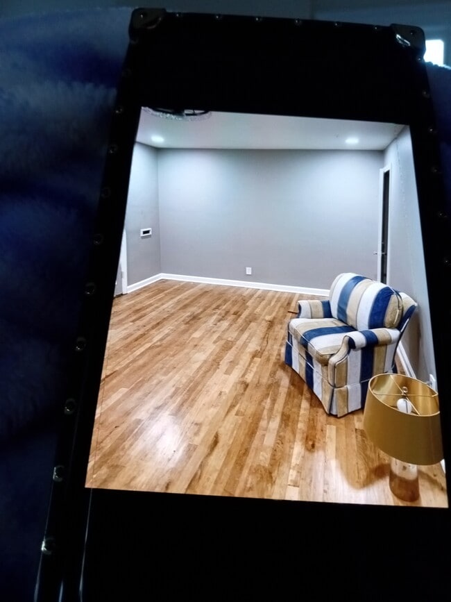 LiVi - 1528 Luxor Rd