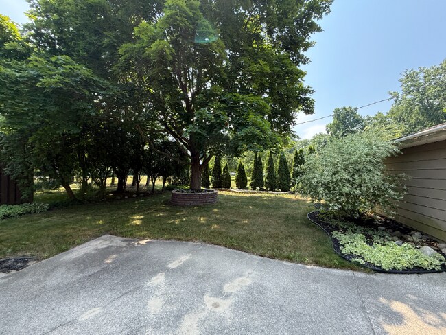 Foto del edificio - 1332 W Glenlord Rd