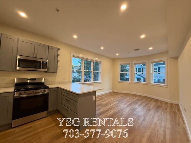 Building Photo - 14 Dorr St