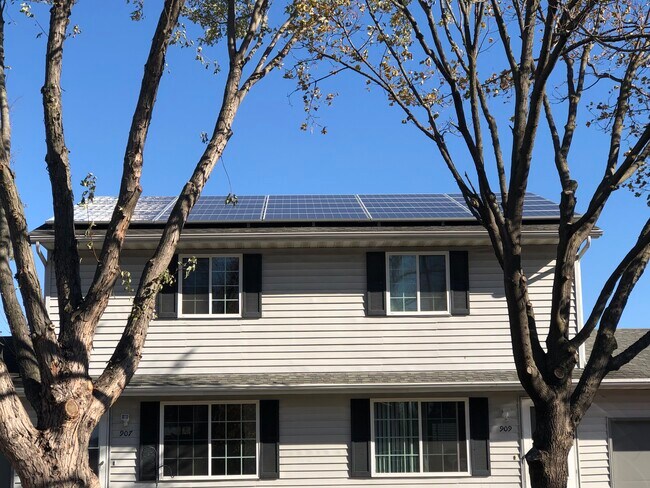 Foto del edificio - 907 Valley Ct