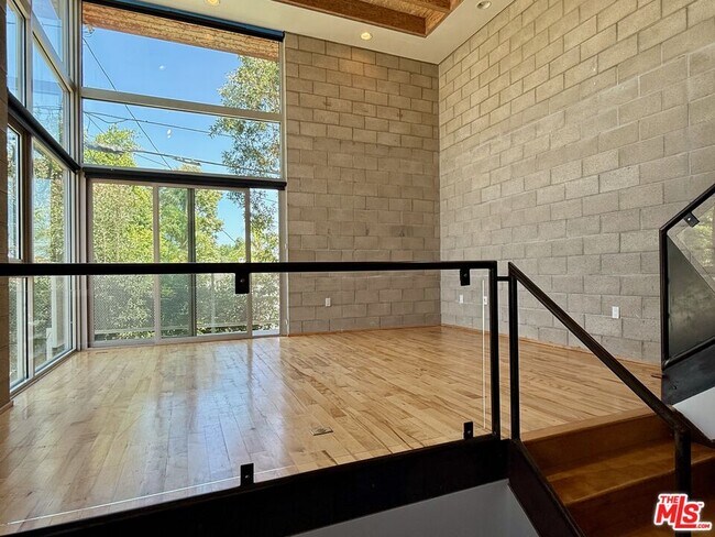 Foto del edificio - 530 N Larchmont Blvd