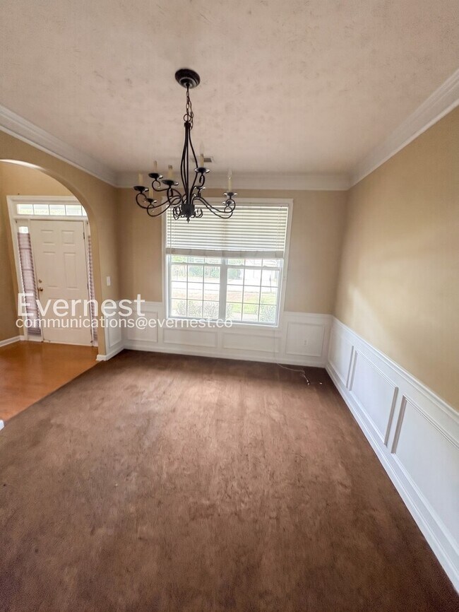 Foto del edificio - 4 Bed, 2.5 Bath Home with Garage / Pet-Friendly / Coming Soon!