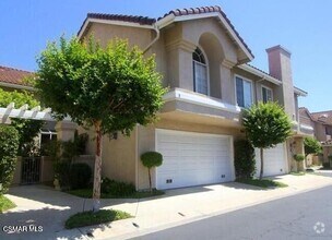 Building Photo - 615 Baywood Ln