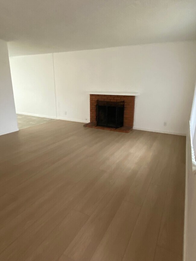 Foto del edificio - Available NOW - Cute 3 Bed 2 bath home in ...