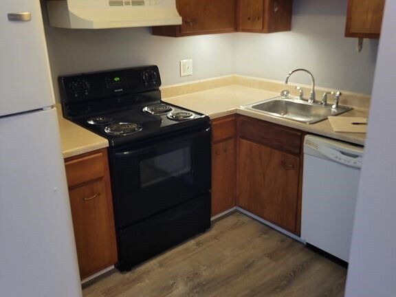 Foto del edificio - 115 Denrose Dr