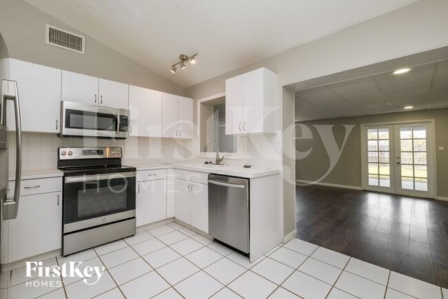 Foto del edificio - 7615 Ivory Terrace