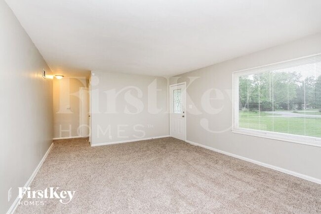 Building Photo - 5614 N Victoria Dr