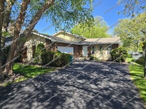 Building Photo - 1586 Sunnyslope Dr
