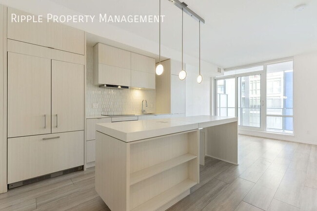 Building Photo - Modern 1 Bed+Den, 2 Baths Apartment/Condo ...