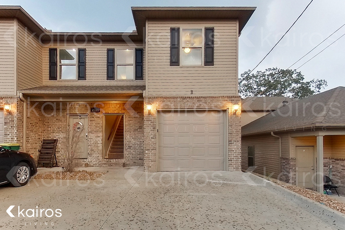Primary Photo - 2105 Perry St, Unit B