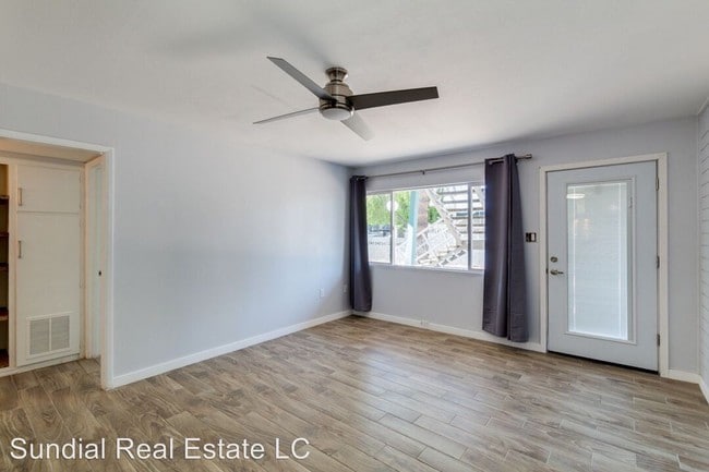 Building Photo - 402 W Earll Dr