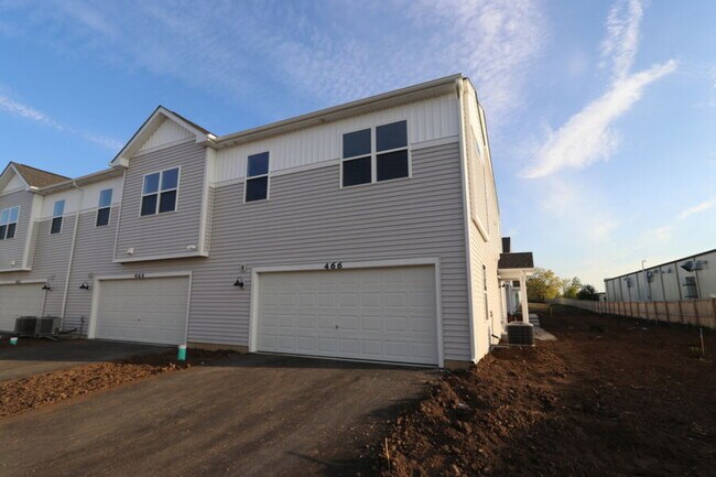 Foto del edificio - 466 Comstock Rd