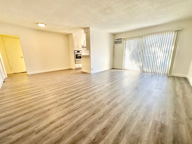 Building Photo - 1432 N Fairfax Ave