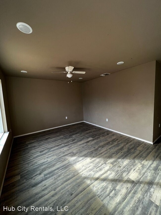 Building Photo - 3 br, 2 bath House - 1713 E 13th Street