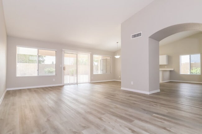Building Photo - 5537 N 76th Dr