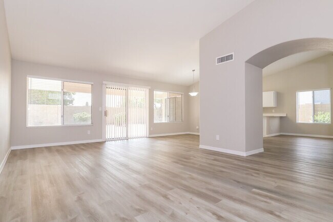 Foto del edificio - 5537 N 76th Dr