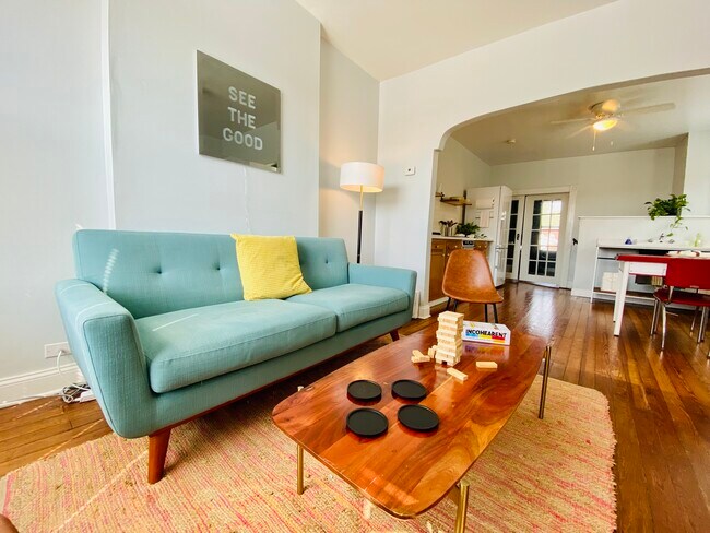 Foto del edificio - 4317 Fyler Ave