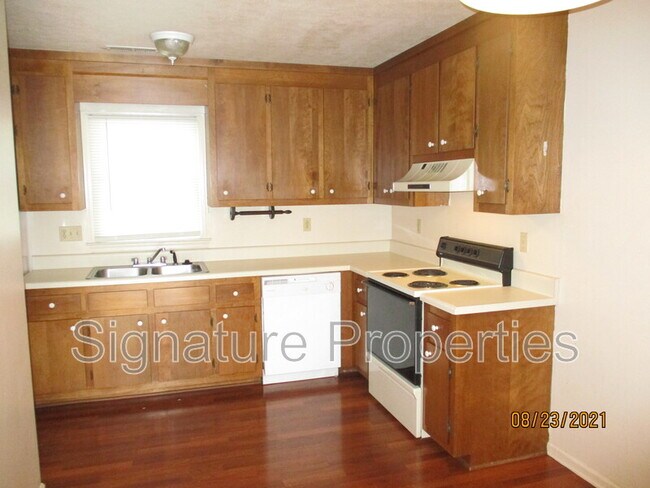 Building Photo - 1611 3rd St