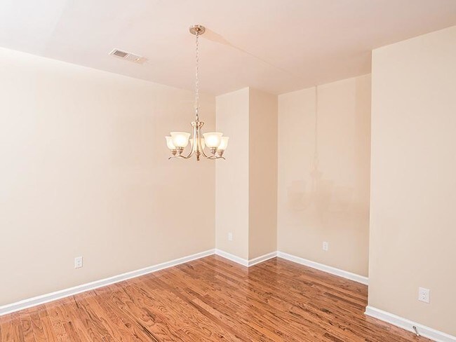 Building Photo - 6295 Shiloh Woods Dr