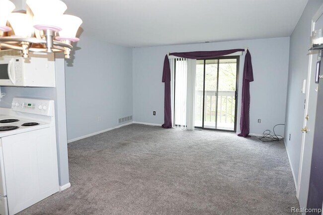 Building Photo - 35431 Hickory Woods Dr