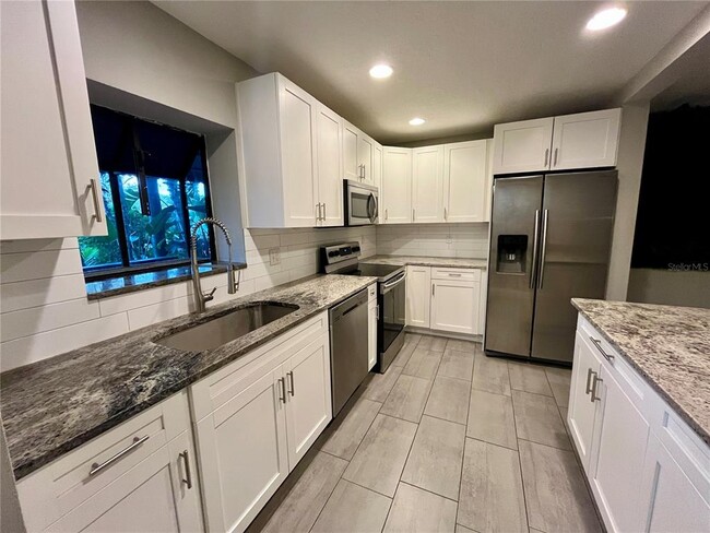 Building Photo - 727 N Himes Ave