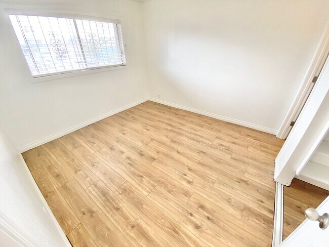 Foto del edificio - ADORABLE 1 BEDROOM 1 BATHROOM CONDO!