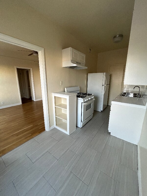 Building Photo - 1154 Normandie Ave