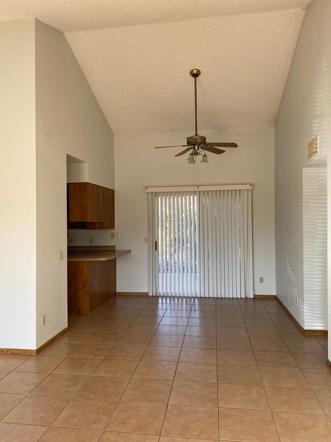 Building Photo - 6932 W Paradise Dr