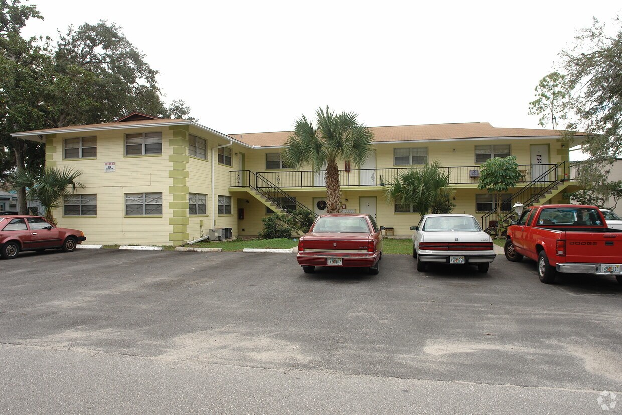 Building Photo - 842 Carswell Ave