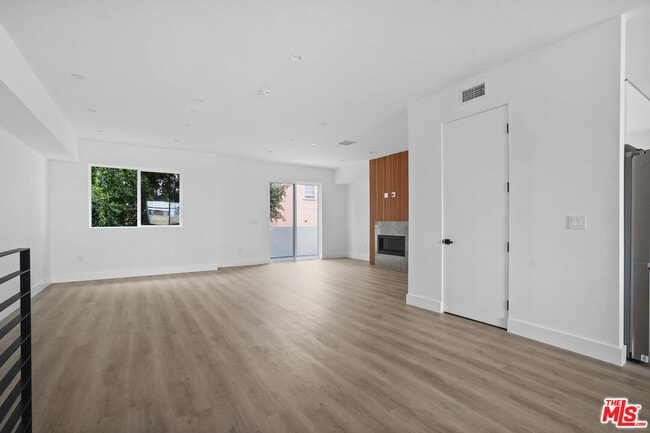 Building Photo - 1363 Meadowbrook Ave