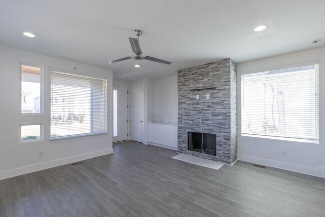 Foto del edificio - 3 Bed 2.5 Bath Single-Family Urban Home