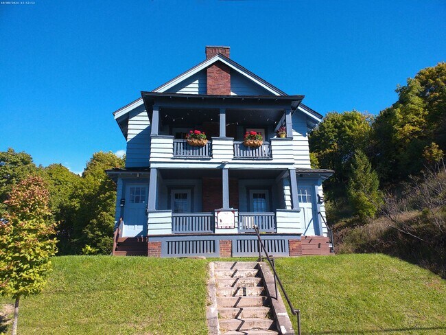 Building Photo - 569 Westmoreland Ave