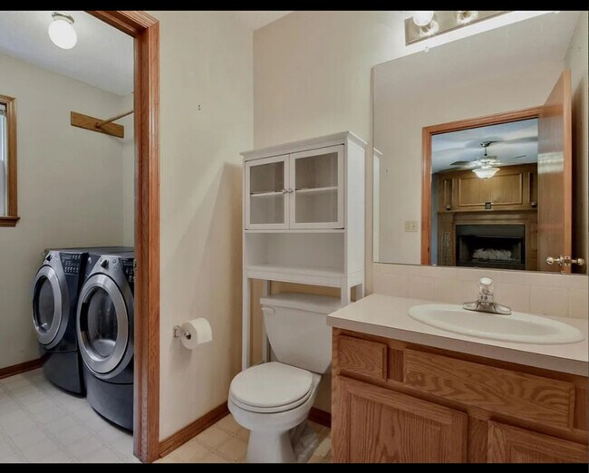 Foto del edificio - 4437 Westlake Ct
