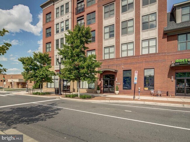 Foto del edificio - 1107 S Walter Reed Dr