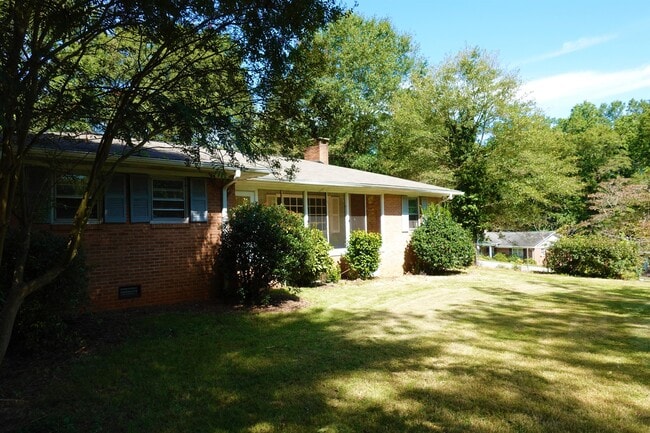 Building Photo - 104 Vanderbilt Rd