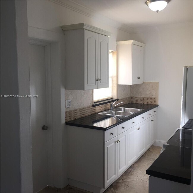 Foto del edificio - 1435 NE 177th St