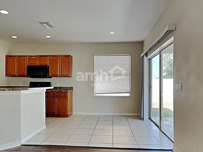 Foto del edificio - 3403 Berry Blossom Ln