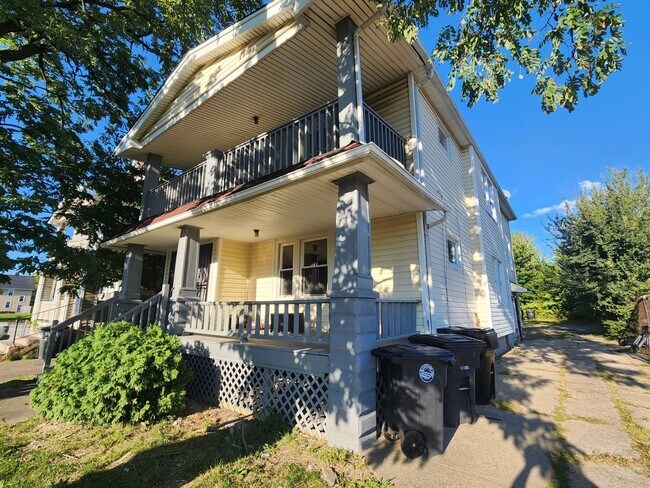 Foto del edificio - 3659 E 116th St