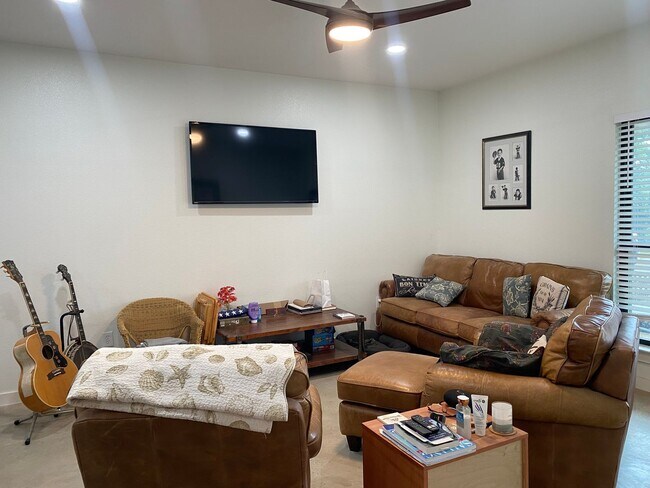 Building Photo - 2 BEDROOM NEAR LAKE BELTON