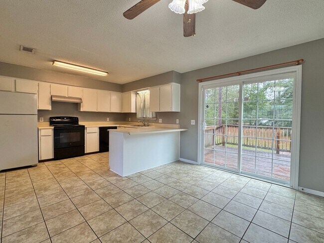 Building Photo - AVAILABLE OCTOBER (PET FRIENDLY)